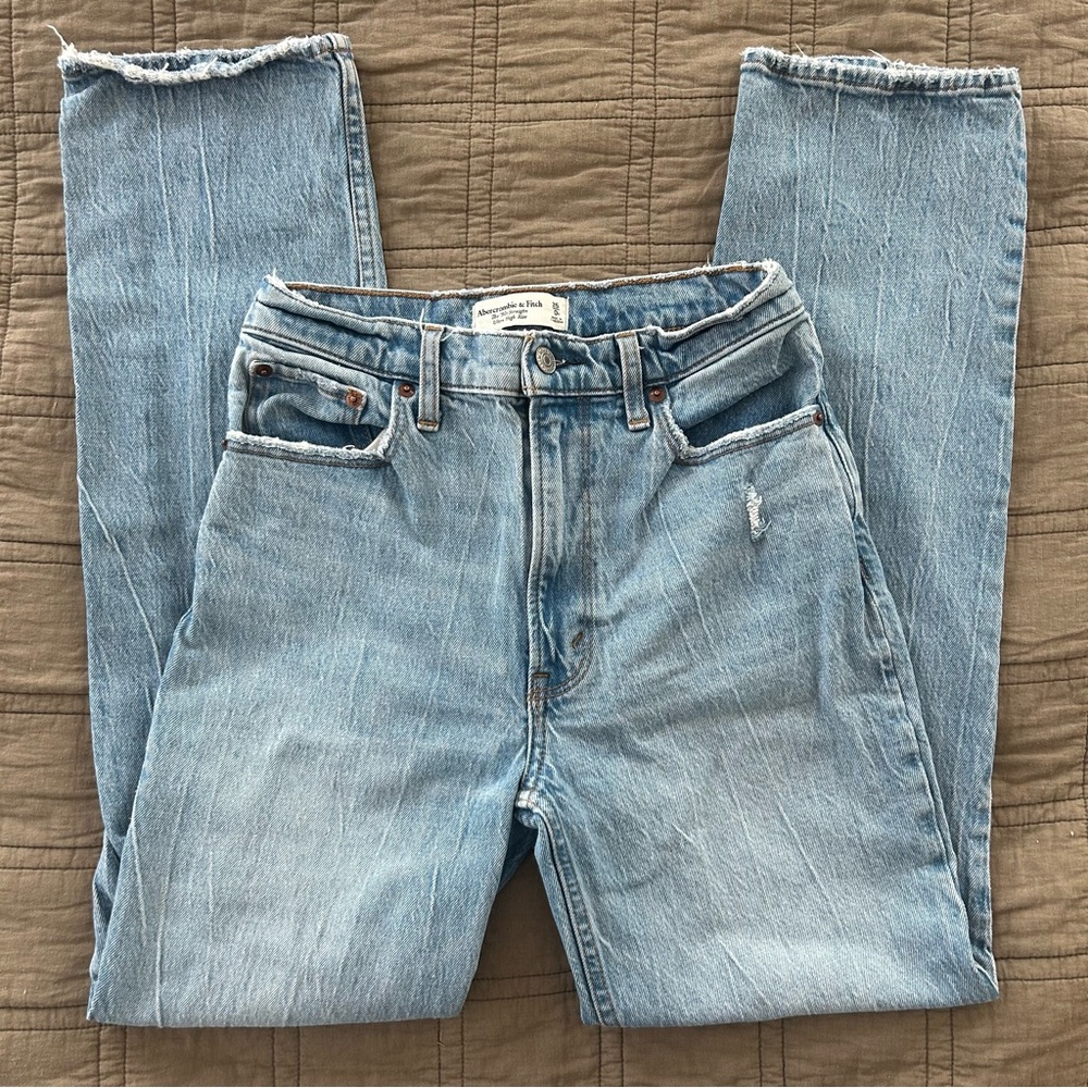 Abercrombie & Fitch Women’s 90’s straight Jeans